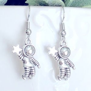 New Astronaut Dangling Earrings Stars Space Moon Robot Martian Alien Earrings